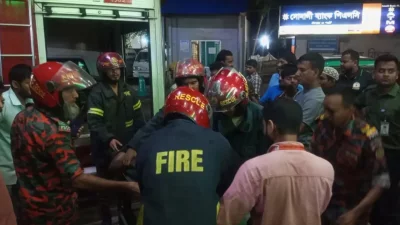 ফায়ার সার্ভিস তাদেরকে উদ্ধার করেছে