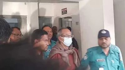 পুলিশের হেফাজতে সৈয়দ আশফাকুল হক (ফাইল ছবি)