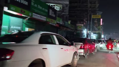 গ্যাস পাম্পে গাড়ির লাইন