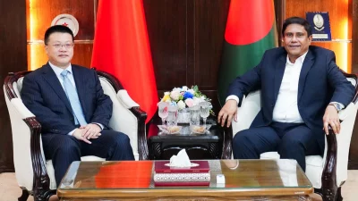চীনের রাষ্ট্রদূত ইয়াও ওয়েন ও প্রধানমন্ত্রীর প্রতিরক্ষা উপদেষ্টা ব্রিগেডিয়ার জেনারেল (অব.) ড. এ কে এম শামছুল ইসলাম