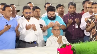 শহীদ রাষ্ট্রপতি জিয়াউর রহমান ও সাবেক প্রধানমন্ত্রী খালেদা জিয়ার সমাধিতে শ্রদ্ধা জানাচ্ছেন বিএনপির স্থায়ী কমিটির সদস্য ও প্রধানমন্ত্রীর রাজনৈতিক উপদেষ্টা মির্জা আব্বাস