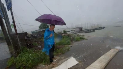 উপকূলীয় এলাকায় ভারী বৃষ্টি ও দমকা বাতাসের আশঙ্কা রয়েছে