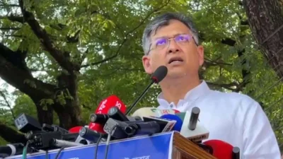 কথা বলছেন স্বরাষ্ট্রমন্ত্রী সালাহউদ্দিন আহমদ