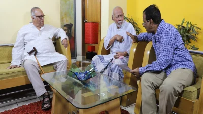 হানিফ সংকেত, এ টি এম শামসুজ্জামান ও মাসুদ আলী খান। ছবি: ‘ইত্যাদি’ থেকে
