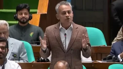 সংসদে কথা বলছেন নৌ-পরিবহন মন্ত্রী শেখ রবিউল আলম