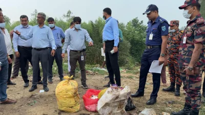 দিনাজপুরের হিলি স্থল কাস্টমসে বাজেয়াপ্ত ও মেয়াদোত্তীর্ণ হওয়া আনুমানিক ১০ লাখ টাকা মূল্যের দেড় টন ওজনের বিভিন্ন প্রকার পণ্য ধ্বংস করা হয়েছে