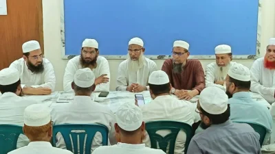 দলীয় সভায় বক্তব্য রাখছেন মাওলানা মামুনুল হক
