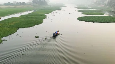 গত বৃহস্পতিবার বিকাল থেকে সন্ধ্যার মধ্যে সরাইল উপজেলার শাহবাজপুর এলাকায় তিতাস নদীতে নৌকায় এ ঘটনা ঘটে