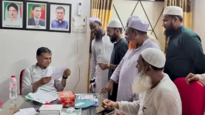 কনসার্ট বন্ধের দাবিতে শুক্রবার রাতে সংসদ সদস্য খালেদ হোসেন মাহবুবের কাছে স্মারকলিপি দিয়েছে কওমি ছাত্র ঐক্য পরিষদ