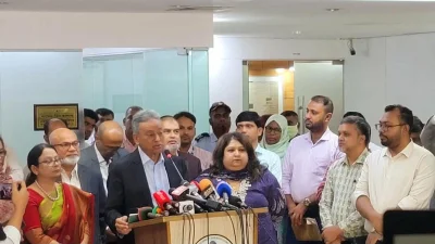 কথা বলছেন অর্থমন্ত্রী আমির খসরু মাহমুদ চৌধুরী
