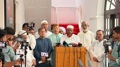 সাংবাদিকদের ব্রিফ করছেন জামায়াতে ইসলামীর সেক্রেটারি জেনারেল ও সাবেক সংসদ সদস্য মিয়া গোলাম পরওয়ার