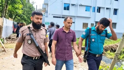 আটক পুলিশ কর্মকর্তা মাহবুব আলম