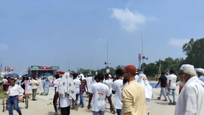 সিরাজগঞ্জে লংমার্চের পথসভায় জড়ো হচ্ছেন ১১ দলের নেতাকর্মীরা। ছবি: বাংলা ট্রিবিউন