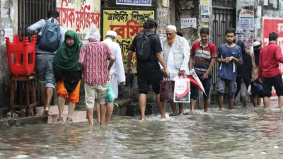 রবিবারের বৃষ্টিতে রাজধানীতে জলাবদ্ধতা