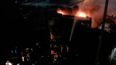 ঢাকার আশুলিয়ার জামগড়ায় প্রীতি গ্রুপের এফ অ্যান্ড এফ কারখানার ভ্রাম্যমাণ সিলিন্ডার লরিতে ভয়াবহ বিস্ফোরণ ও অগ্নিকাণ্ডের ঘটনায় এক নারী নিহত হয়েছেন