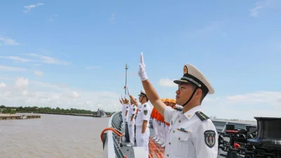 এ সফরের মধ্য দিয়ে মিয়ানমারে তাদের নির্ধারিত দ্বিপাক্ষিক শুভেচ্ছা সফর শুরু করল। ছবি: সিএমজি