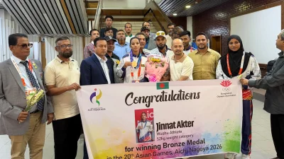 বিমানবন্দরে সংবর্ধনা দেওয়া হয় জিন্নাত আক্তারকে