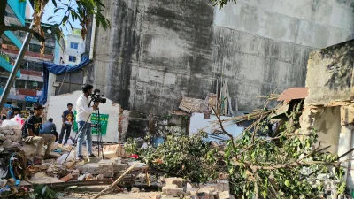 রাত ১২টার দিকে মুখোশ পরা দুই শতাধিক ব্যক্তি দেশীয় অস্ত্র ও ভবন ভাঙার সরঞ্জাম নিয়ে সেখানে হামলা চালায়। ছবি: বাংলা ট্রিবিউন