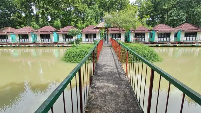 সবুজে-শ্যামলে আচ্ছাদিত জেলার অধিকাংশ এলাকাই ঘোরাফেরার জন্য আকর্ষণীয়