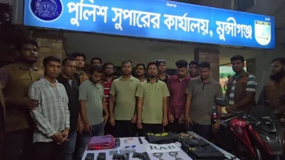 স্বর্ণ ব্যবসায়ীকে অপহরণের প্রস্তুতিকালে চাকরিচ্যুত দুই সেনাসদস্যসহ সাত সদস্যের আন্তঃজেলা ডাকাত দলকে গ্রেফতার করেছে জেলা গোয়েন্দা শাখা