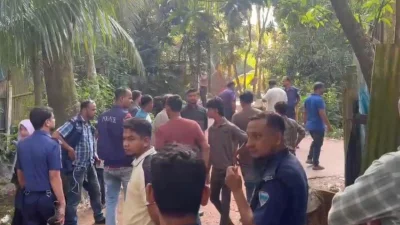 নোয়াখালীর বেগমগঞ্জ উপজেলায় আনোয়ার হোসেন (৪৫) নামে এক ব্যবসায়ী গুলিবিদ্ধ হয়েছেন