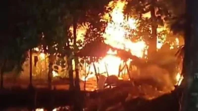 এ ঘটনার পর একদল ক্ষুব্ধ এলাকাবাসী অভিযুক্তের বসতবাড়িতে ভাঙচুর চালিয়ে অগ্নিসংযোগ করেছে