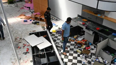 নিউগিনি প্রোপার্টিজ লিমিটেডের ভবনে ও সালমান মুক্তাদিরের স্টুডিওতে হামলা