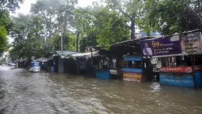 উত্তর প্রদেশের ৭৫টি জেলার মধ্যে ৭৪টি জেলাতেই অস্বাভাবিক ও মাত্রাতিরিক্ত বৃষ্টিপাত রেকর্ড করা হয়েছে। ছবি: পিটিআই
