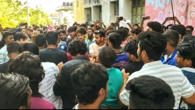 কুমিল্লা বিশ্ববিদ্যালয়ে শিক্ষার্থীদের সংঘর্ষ