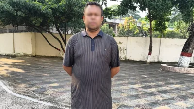 চক্রটির অন্যতম মূলহোতা মোহাম্মদ আরজু রহমানকে গ্রেফতার করা হয়েছে