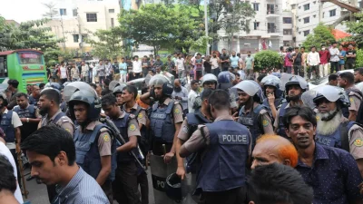 মিরপুরের সংঘর্ষস্থলে পুলিশের অবস্থান (ছবি: আবির আহমেদ সুপ্ত)