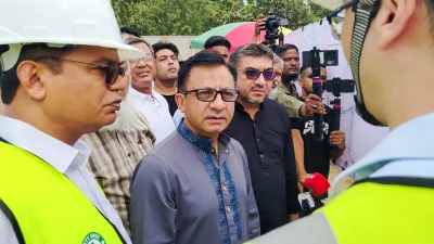 ওসমানীনগরে ঢাকা-সিলেট মহাসড়কের ছয় লেন নির্মাণকাজের অগ্রগতি পরিদর্শন শেষে সাংবাদিকদের সঙ্গে কথা বলেন বাণিজ্যমন্ত্রী