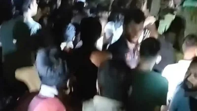 মাইকে ঘোষণার পর রাস্তায় নেমে আসেন স্থানীয়রা