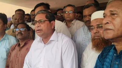 কুড়িগ্রাম সার্কিট হাউজে সাংবাদিকদের সঙ্গে কথা বলেন প্রতিমন্ত্রী মীর শাহে আলম