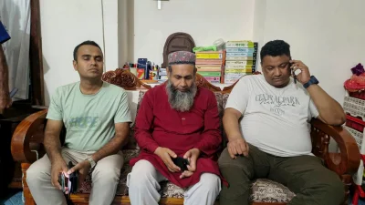 শিক্ষক গোলাম কিবরিয়া লালনকে বাড়ি পৌঁছে দিয়েছে পুলিশ
