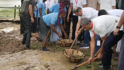 মাটি কেটে প্রকল্পের উদ্বোধন করেছেন প্রধানমন্ত্রী তারেক রহমান