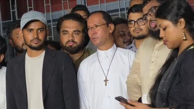 কথা বলছেন ফাদার কাজল জোয়াকিম গোমেজ
