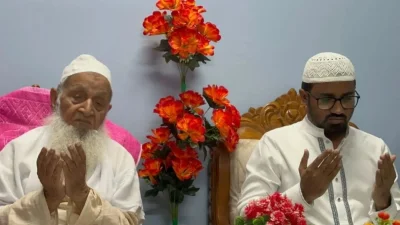 হেফাজতে ইসলাম বাংলাদেশের আমির আল্লামা মুহিব্বুল্লাহ বাবুনগরীর সঙ্গে সাক্ষাৎ করেছেন প্রধানমন্ত্রীর রাজনৈতিক সহকারী রাশেদ খাঁন