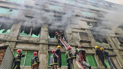 গাজীপুর নগরীর ডেগেরচালা ফকির মার্কেট এলাকায় মেট্রিক্স সোয়েটার কারখানায় লাগা আগুন নিয়ন্ত্রণে এসেছে