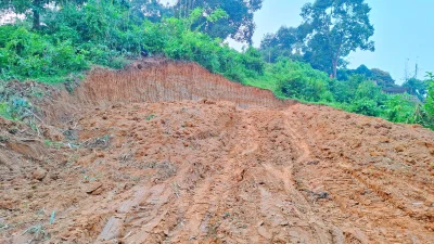 হবিগঞ্জের নবীগঞ্জ উপজেলার পাহাড়ি অঞ্চল হিসেবে পরিচিত দিনারপুরে প্রশাসনের অনুমতি নিয়ে চলছে পাহাড় কাটার মহোৎসব
