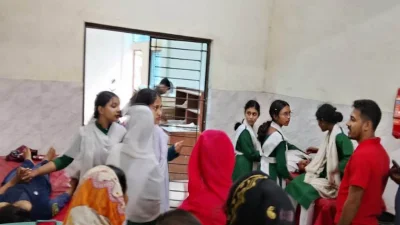 গাজীপুরের কাপাসিয়া উপজেলার সিংগুয়া বহুমুখী উচ্চ বিদ্যালয়ের পাশে বজ্রপাতে অন্তত ১৮ শিক্ষার্থী অসুস্থ হয়ে পড়েছে