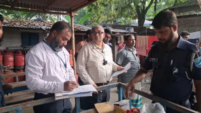 এলপি গ্যাস বিক্রির দোকানে অভিযান