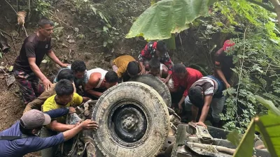 দুর্ঘটনার পর উদ্ধার তৎপরতা চালায় ৩৮ বিজিবি ও স্থানীয়রা