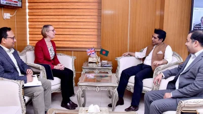 তথ্য ও সম্প্রচারমন্ত্রী আন্দালিভ রহমানের সঙ্গে সৌজন্য সাক্ষাৎ করেছেন বাংলাদেশে নিযুক্ত যুক্তরাজ্যের হাইকমিশনার সারাহ কুক। ছবি: পিআইডি