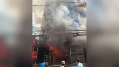 রাজধানীর আদাবরে ঢাকা কলেজ অব ফিজিওথেরাপিতে অগ্নিকাণ্ডের ঘটনা ঘটে