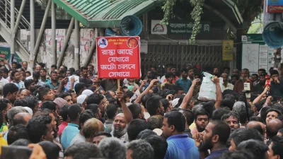 জাতীয় প্রেস ক্লাবের সামনে অটোচালকদের বিক্ষোভ