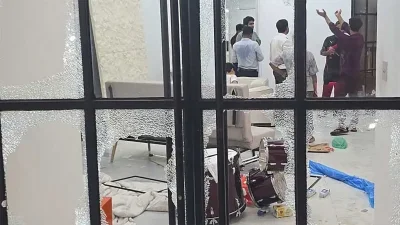 গত ২৬ সেপ্টেম্বর মধ্যরাতে রাজধানীর ইসিবি চত্বরে নিউ গিনি প্রপার্টিজ আবাসন প্রকল্পে হামলা ও কনটেন্ট ক্রিয়েটর সালমান মুক্তাদিরের স্টুডিওতে ভাঙচুর-লুটপাটের ঘটনা ঘটে
