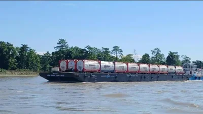 মিথানল নিয়ে ঢাকার পানগাঁও বন্দরে আসছে নৌযানটি। ছবি সংগৃহীত