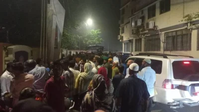 মঙ্গলবার (৬ অক্টোবর) রাতে চট্টগ্রাম সিটি করপোরেশনের মেয়র কার্যালয়ে বগা অবস্থান করছেন এমন তথ্য পেয়ে সেখানে অভিযানে যায় খুলশী থানা-পুলিশ।