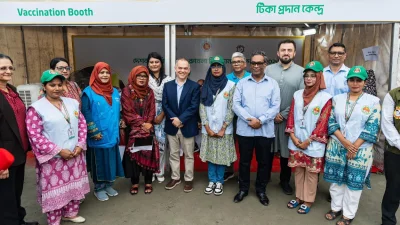 হামের টিকা কার্যক্রম ঘুরে দেখলেন মার্কিন চার্জ দ্য অ্যাফেয়ার্স